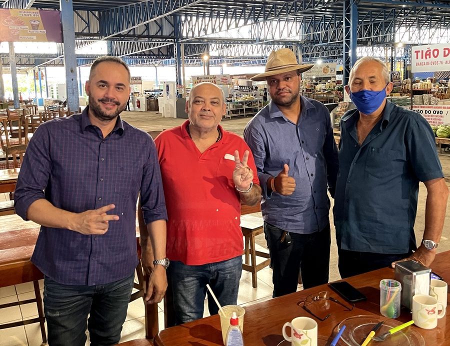 Dr. Luiz Paulo, Roberto Carlos, presidente do PP de Ariquemes, Adair Moulaz, ex-vereador e Flávio, assessor de vereador.