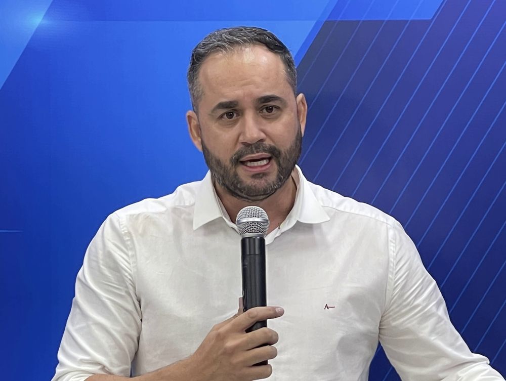 Dr. Luiz Paulo durante entrevista ao programa Live TV.